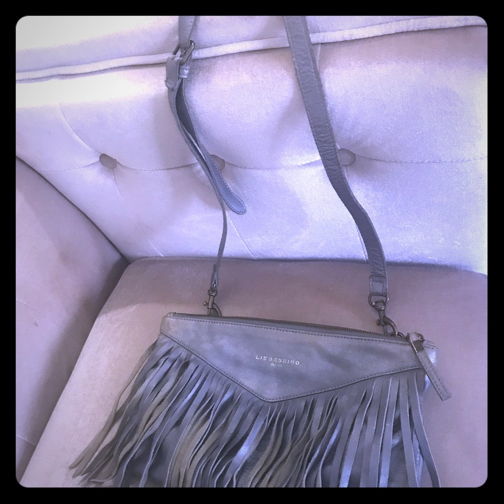 Handbag with tassels